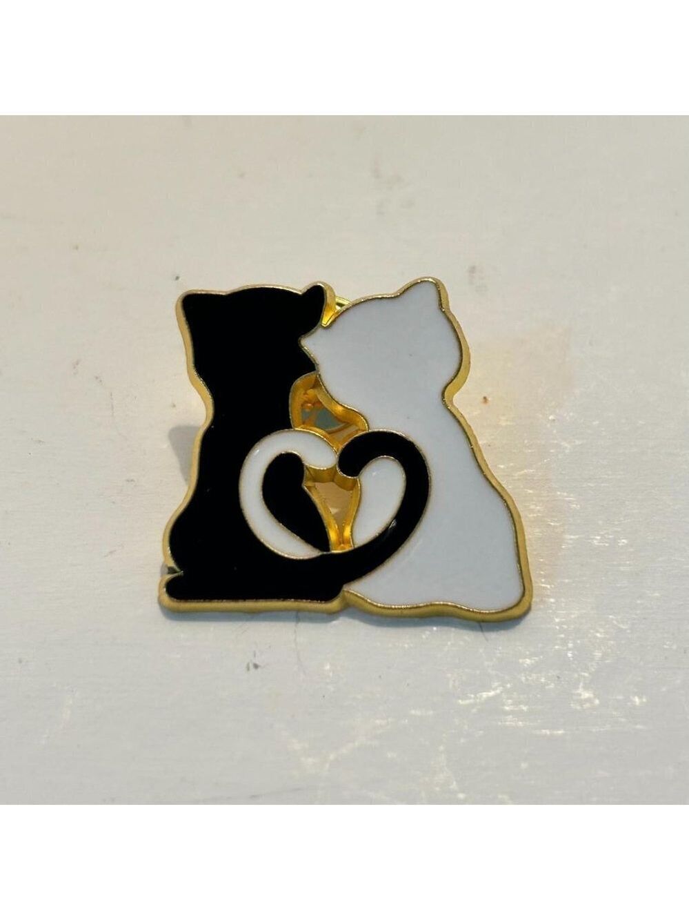 Black/white "love" cat pin